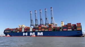 Manufacturing Industry Lessens Decline Amid COVID Outbreak: Economic Ministry