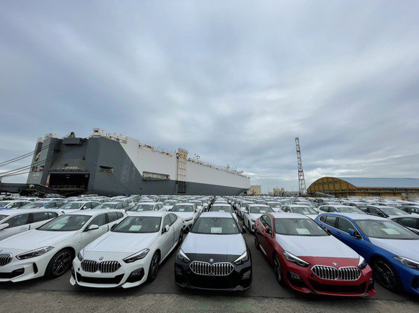 挪威籍汽車船翠莎號載有3,000輛進口車，昨天上午抵達台中港。圖檔來源：聯合報系資料照／台中港務分公司

