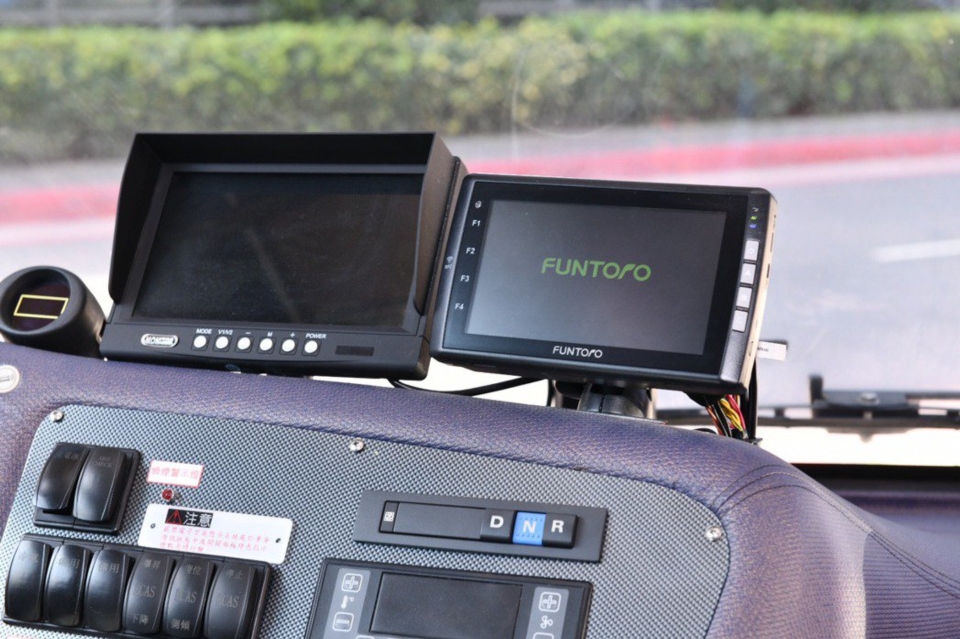 MSI`s vehicle computing system FUNTORO geared for electric bus application. (Photo credit: UDN/MSI)