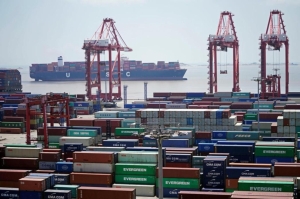 航运资料公司表示，最近几周少了关于中国大陆水域船舶的资料，专家担心，缺乏从中国出口的运输数据，可能会为全球供应链带来压力。图为上海洋山深水港。路透
