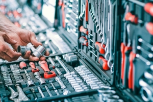 削價競爭逼出品牌夢！台中手工具廠靠「紅藍色」套筒打敗日商 還拿下法國農機第一品牌