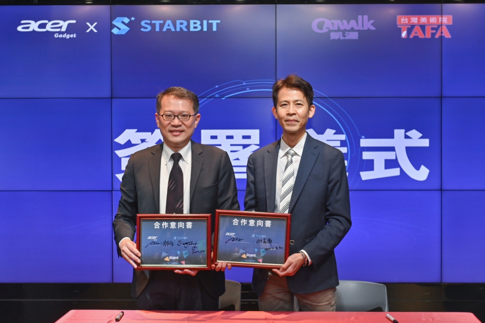 Acer Gadget倚天酷碁總經理鍾逸鈞(左) 攜手STARBIT思偉達 執行長鄧萬偉(右) 簽署合作意向書。 Acer Gadget/提供 Acer Gadget倚天酷碁總經理鍾逸鈞(左) 攜手STARBIT思偉達 執行長鄧萬偉(右) 簽署合作意向書。 Acer Gadget/提供