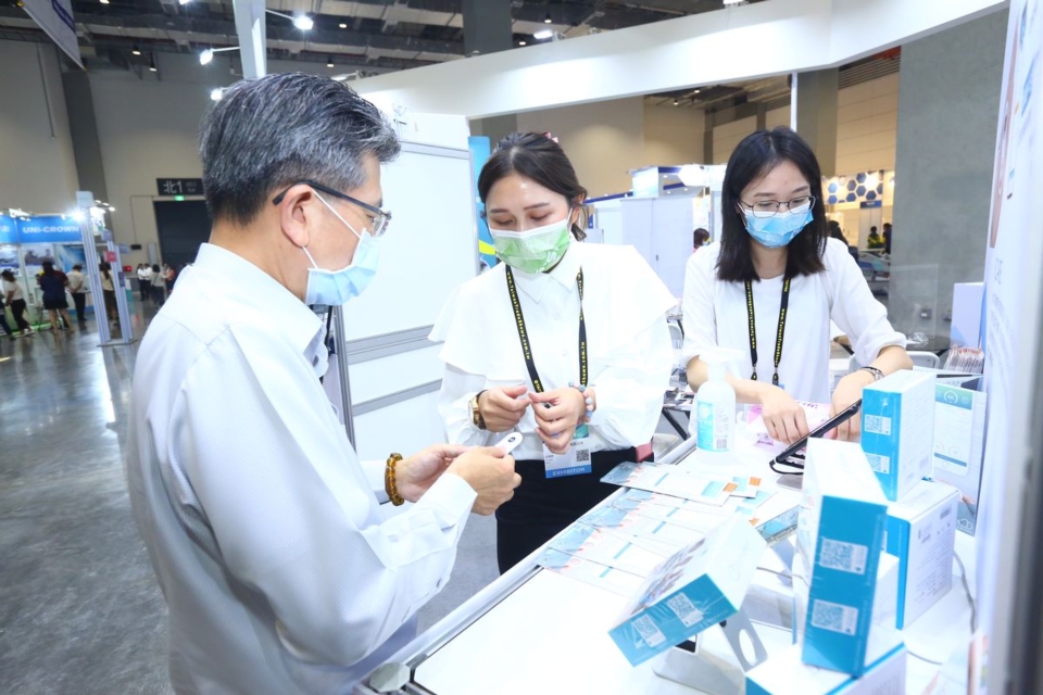 台灣國際醫療暨健康照護展，指標醫材廠商展示創新醫材，助攻產業發展，媒合藍海商機。(圖為2021年展覽照片)