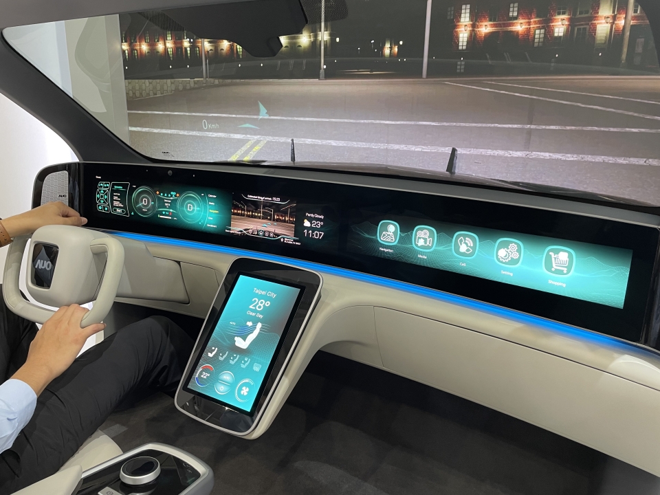 AU Optronics’ smart cockpit solution provides hardware/software integrated automotive displays for upgraded cockpit integration services for the future. (Photo courtesy of CENS.)