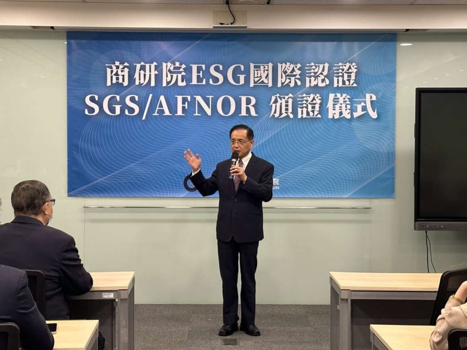 商研院董事長許添財今（4）日表示，ESG永續轉型與數位轉型要相輔相成，才能確保企業有效規避相關轉型風險，提高企業競爭力與韌性，以實現永續發展目標。 圖檔來源：聯合報系商研院提供
