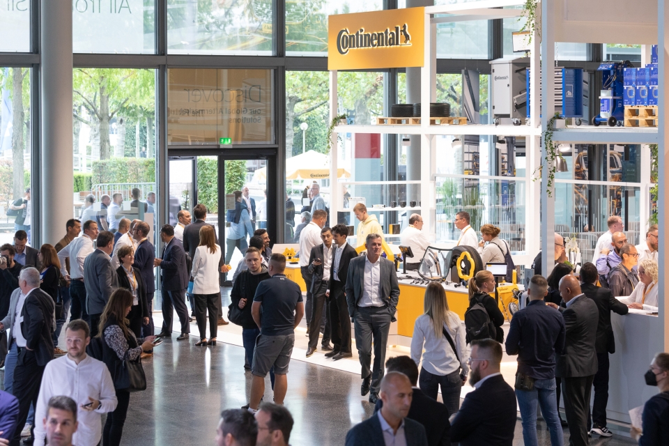 Automechanika Frankfurt show crowds return to the exhibition center after almost four years. (Photo courtesy of Messe Frankfurt)