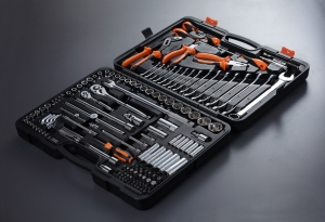 Easen's KLAYMOR Hand tool sets. (Photo courtesy of Easen Hardware)
