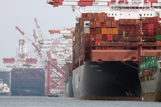 全球航運業引頸期盼運價終於止跌，貨櫃運價指數終止連27周下跌。圖檔來源：聯合報系資料照
