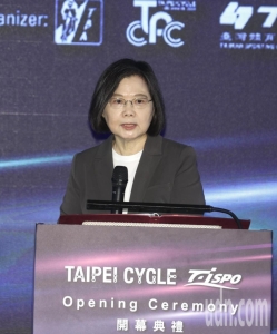 蔡英文總統上午出席2023年台北國際自行車展、台灣國際運動及健身展聯合開幕典禮，她致詞指出台灣已成為全球運動用品產業可靠的供應鏈夥伴。記者曾吉松／攝影