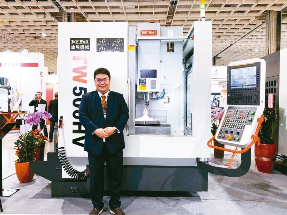 通煒機械展出TW-500HV立臥兩用加工中心機。范文馨／攝影
