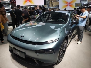 大陸純電動車發展迅速，並成為攻佔市場的重點產品。圖為2023年上海車展中大陸電動車品牌展區持續維持高人氣。記者黃雅慧／攝影