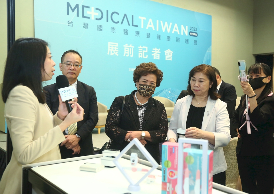 台灣國際醫療暨健康照護展記者會上，安盛、蓋德、矽響先創搶先大秀數位健康解決方案，揭開6月8日展覽序幕。(貿協提供)