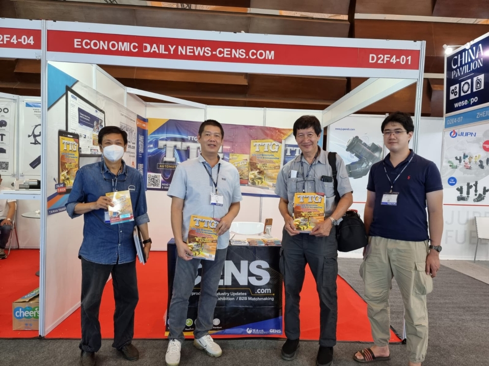 Visitors at INAPA 2023 have shown their contentment with the professional magazine provided by CENS, particularly valuing the convenience of the portable USB version. (Photo courtesy of CENS)