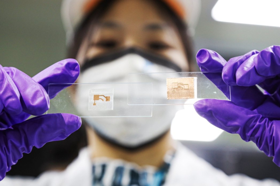 圖為飛秒雷射應用於軟性電路板之銅箔導線加工。 工研院/提供