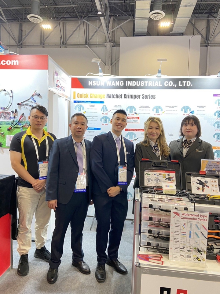 Under the leadership of Chairman Li Yu Hsin and General Manager Hsiao Li Sha, Hsun Wang Industrial Co., Ltd., located on the 2nd floor of the exhibition hall. (Photo courtesy of Dennis Hsiao) Under the leadership of Chairman Li Yu Hsin and General Manager Hsiao Li Sha, Hsun Wang Industrial Co., Ltd., located on the 2nd floor of the exhibition hall. (Photo courtesy of Dennis Hsiao)