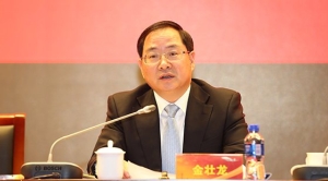 大陆工信部长金壮龙表示，工业是稳经济大盘的压舱石，将继续释放企业活力。（中国经济网）