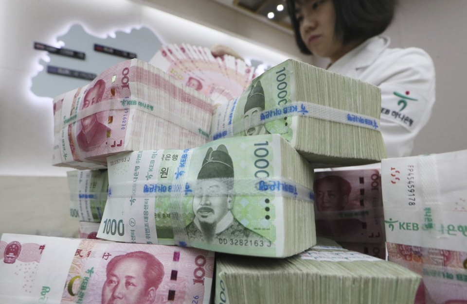 南韓和印尼央行同意，明年起將能以本國貨幣進行雙邊貿易結算。目前除了美元之外，人民幣是南韓唯一允許與韓元共同使用的外幣。美聯社