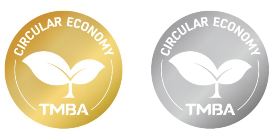 「節能標章」兩片葉子代表產業供應鏈，以大帶小共同推動綠色轉型。工具機公會提供