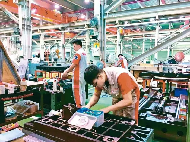 中华经济研究院今天发布3月台湾制造业采购经理人指数(PMI)47.9%，较上月回跌0.2个百分点，连续13个月紧缩。 联合报系资料照片