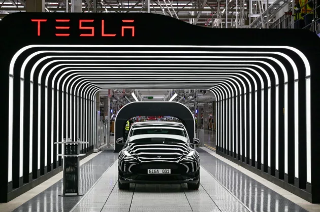 消息人士透露，特斯拉希望在2025年年中开始生产新型大众市场电动车。 路透