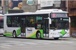 台中公车逐年汰换为电动巴士，业者说成本极高，政府补助款也难以弥补。图／交通局提供