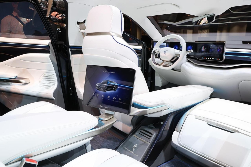 Taiwan Automotive Tech Pavilion showcases a comprehensive range of Intelligent Cockpits, charging piles, energy management solutions, automotive ICs, and other automotive-related innovations. (Photo Courtesy of United Daily News Group)