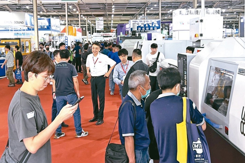 經濟日報舉辦的台中自動化展是台灣中部地區最具專業性的工業展，圖為去年參展盛況。黃奇鐘／攝影