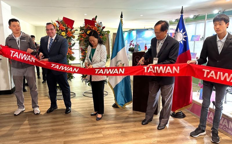 Supported by Taiwan’s Ministry of Foreign Affairs, the event’s opening ceremony on November 7 was graced by Chun-fei Chang, Taiwan`s Ambassador to Guatemala, alongside officials from Guatemala’s Ministry of Economy. (Photo courtesy of United Daily News Group)