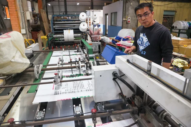 受惠AI應用需求仍殷，製造銷售轉好，出口暢旺，11月景氣燈號續亮代表景氣「趨熱」的黃紅燈。聯合報系資料照
