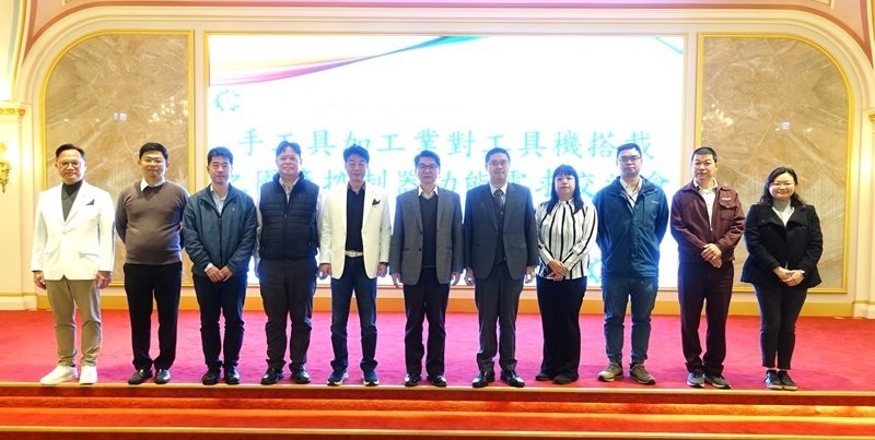 潭雅神工協會理事長黃耀德(左五)及與會貴賓及講師合影。 蔣佳璘/攝影
