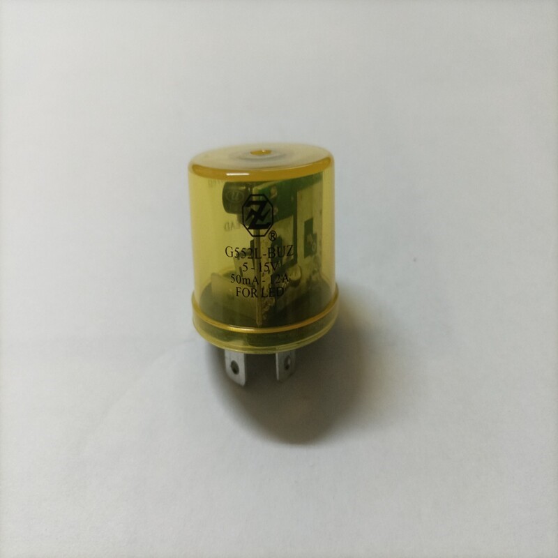 G552L-BUZ LED Flasher operates within a voltage range of 1.5V to 15V and can be used with LED lights. (Photo courtesy of Zung Sung)