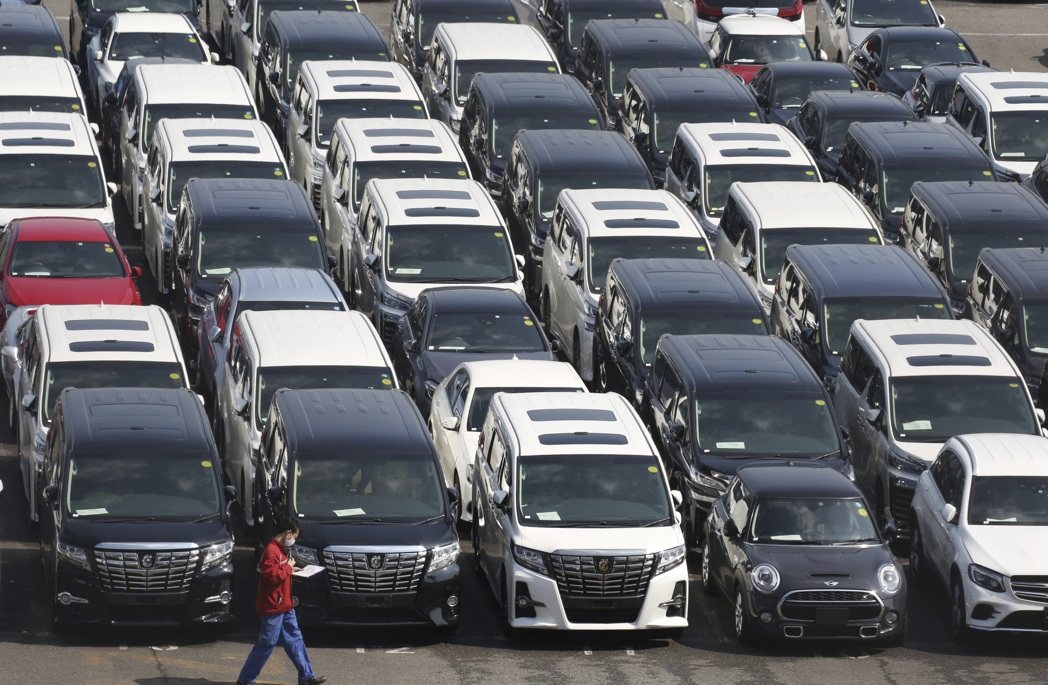 美國總統川普宣布將於4月2日加徵汽車關稅25％。(美聯社)