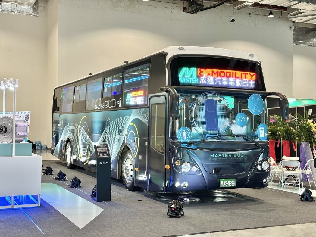 成運汽車自主研發、設計、製造的電動城際巴士，預計今年第二季上路。成運/提供