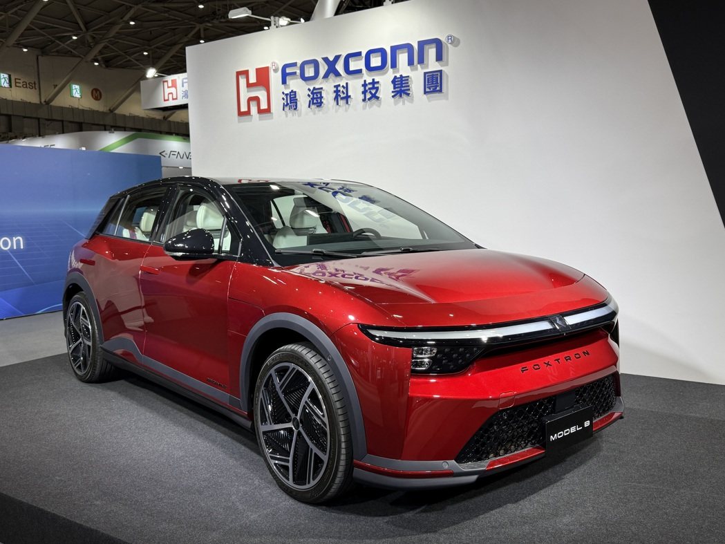 2025臺北國際車用電子展，鴻海展示一系列智慧電動車。記者蕭君暉／攝影