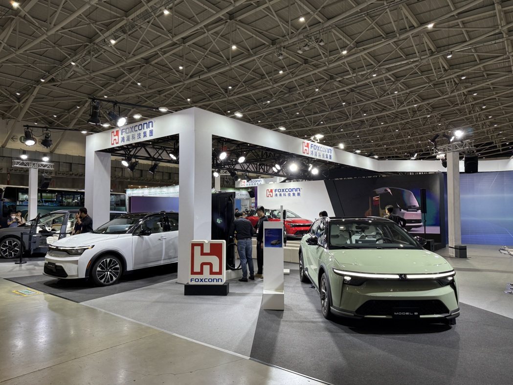 2025臺北國際車用電子展 鴻海展示一系列智慧電動車。記者蕭君暉／攝影