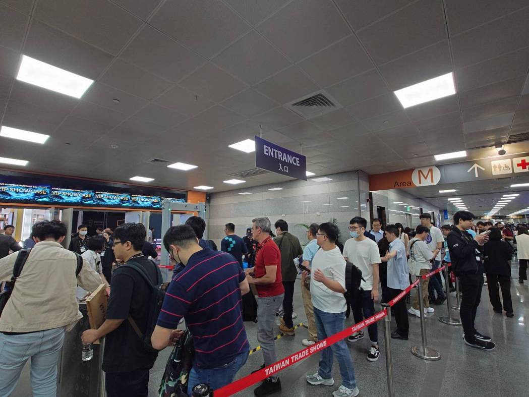 COMPUTEX 2025 20日盛大開展，人潮大爆滿。黃淑惠／攝影