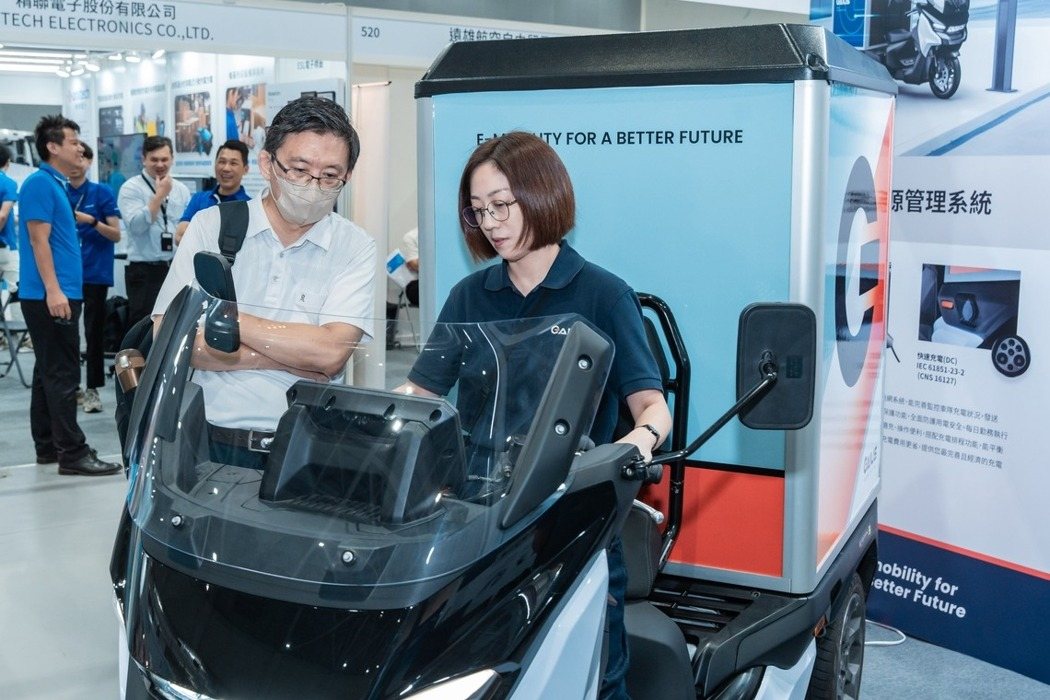 蓋亞汽車展出專為城市物流開發的電動三輪車「Rapide 3」。 （圖／茵康國際）