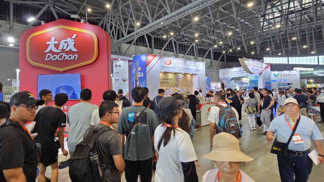 國內專業的農漁畜牧展「2025亞太區農業技術展覽暨會議」，現場參觀人潮踴躍。 李福忠／攝影