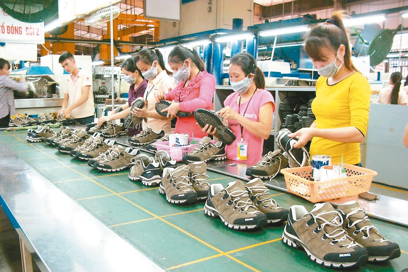 美國宣布第一波對等關稅名單，傳統產業當中，對製鞋、成衣、食品等領域衝擊較大。聯合報系資料照