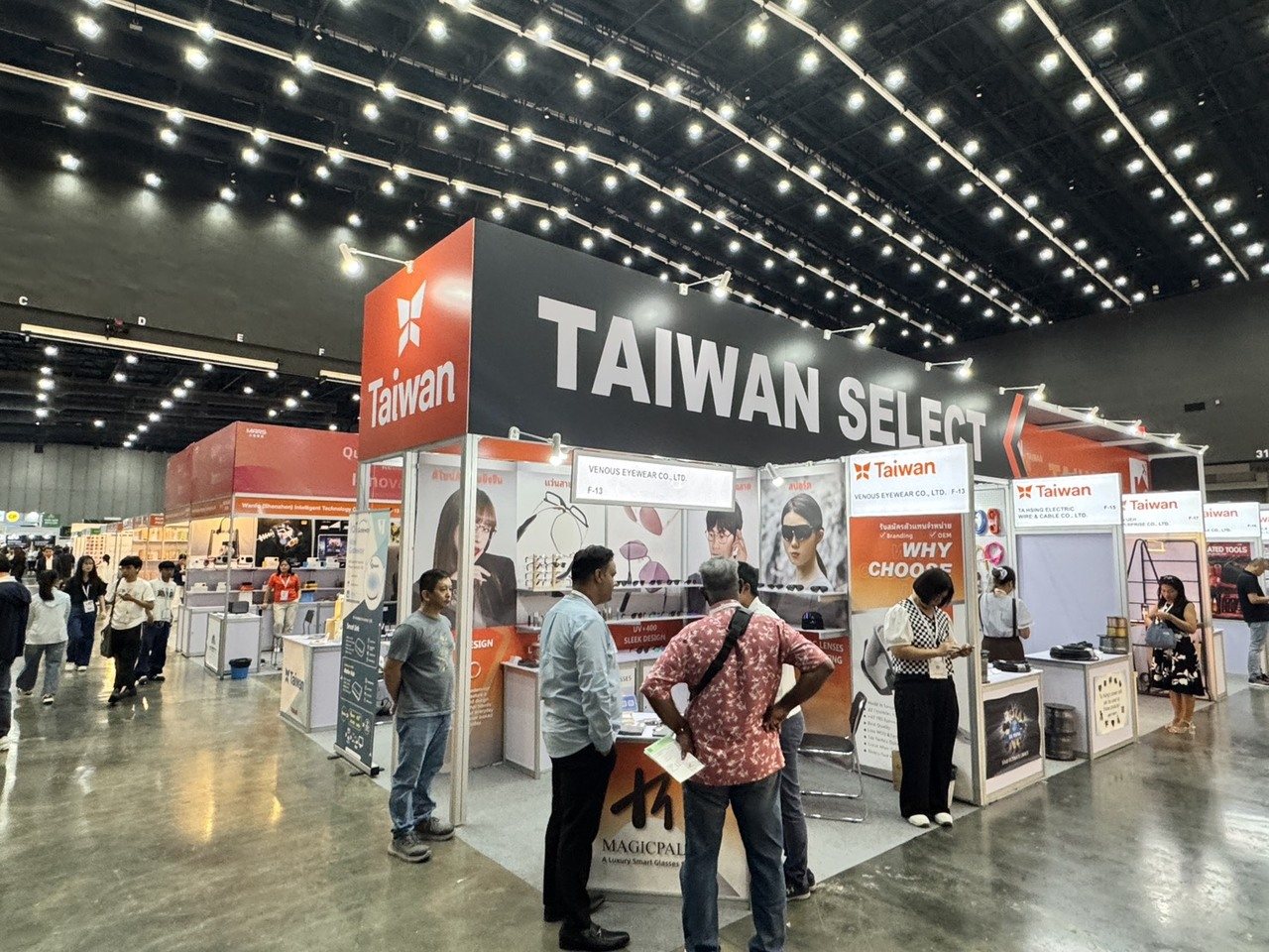 台湾馆展团有醒目的装潢，吸引海外买主关注。 倪荣松/摄影