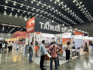 台湾馆展团有醒目的装潢，吸引海外买主关注。 倪荣松/摄影
