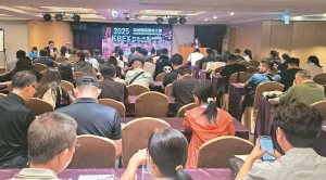 高雄国际建材大展协调会，厂商踊跃参加。 李福忠／摄影