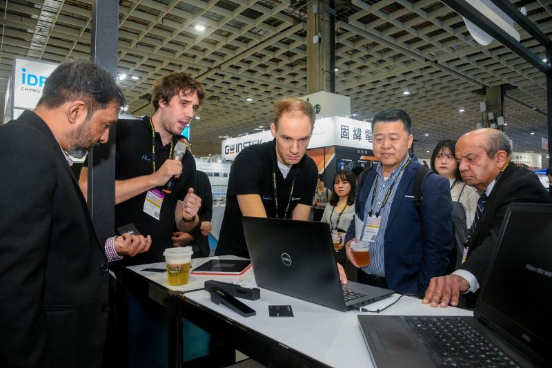 TAITRONIC& AIoT Taiwan現場技術交流不間斷，吸引全球專業人士進場。圖為2024年展場盛況。貿協／提供
