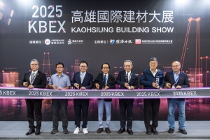 中华民国室内设计装修商业同业公会全国联合会理事长刘易鑫（左起）、内政部国土管理署南区都市基础工程分署分署长林敬贤、经济日报副社长周祖诚、高雄市政府副市长林钦荣、高雄市室内设计装修商业同业公会理事长骆汉隆、高雄市政府工务局局长杨钦富、台湾省室内设计装修商业同业公会联合会理事长刘俊良共同主持高雄建材展开幕仪式。吴荣邦／摄影