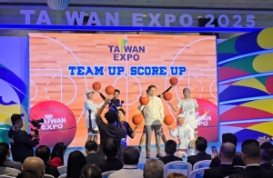 开幕典礼以菲律宾最受欢迎的篮球运动结合台湾街舞文化，以热力四射的花式篮球表演揭开序幕，象徵台菲携手同心、共创佳绩。(贸协提供)