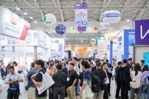 今年展会共吸引来自65个国家、超过1,200家企业、200位全球产业领袖齐聚、逾4100个摊位参展，17个国家馆创下历史新高，参观人数更突破10万人。图／SEMI提供