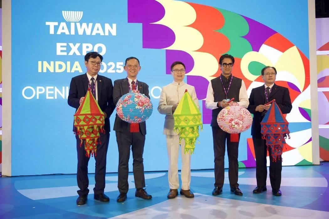 外貿協會董事長黄志芳(中)積極推動台日聯手搶攻印度商機新藍海。貿協／提供
