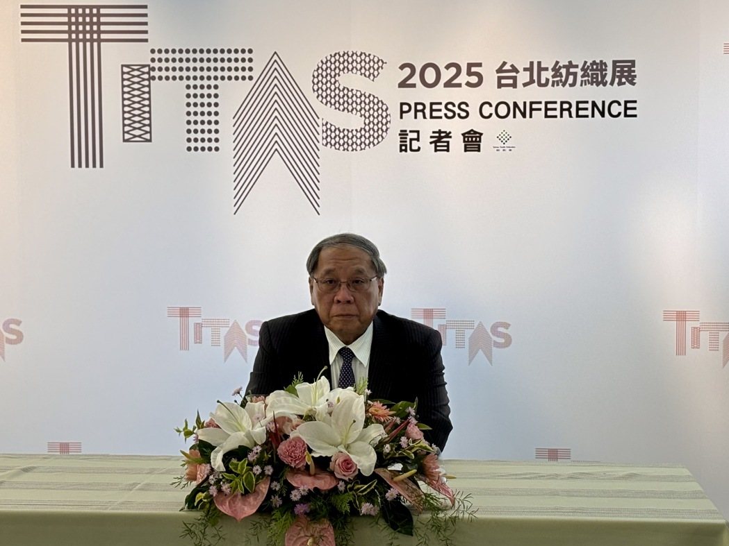 纺拓会秘书长黄伟基率先揭示今年纺织展三大亮点。严雅芳/摄影