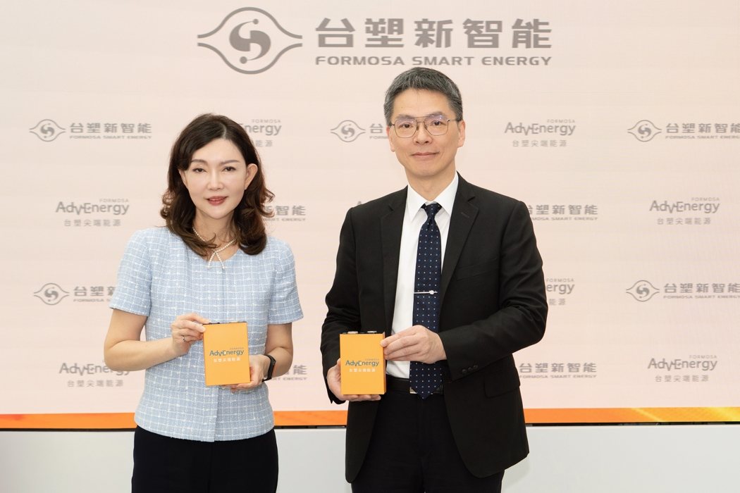 台塑新智能董事長王瑞瑜（左）與總經理劉慧啟。圖／台塑新智能提供