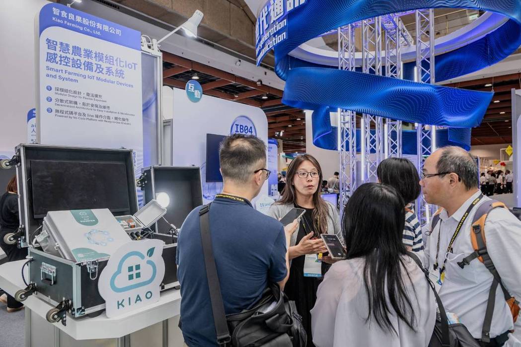 Smart Food showcased its “Modular IoT Control System,” helping traditional farmers easily upgrade to smart agriculture. The solution has successfully entered Southeast Asian markets.
(Photo by Su Hsi-wen)